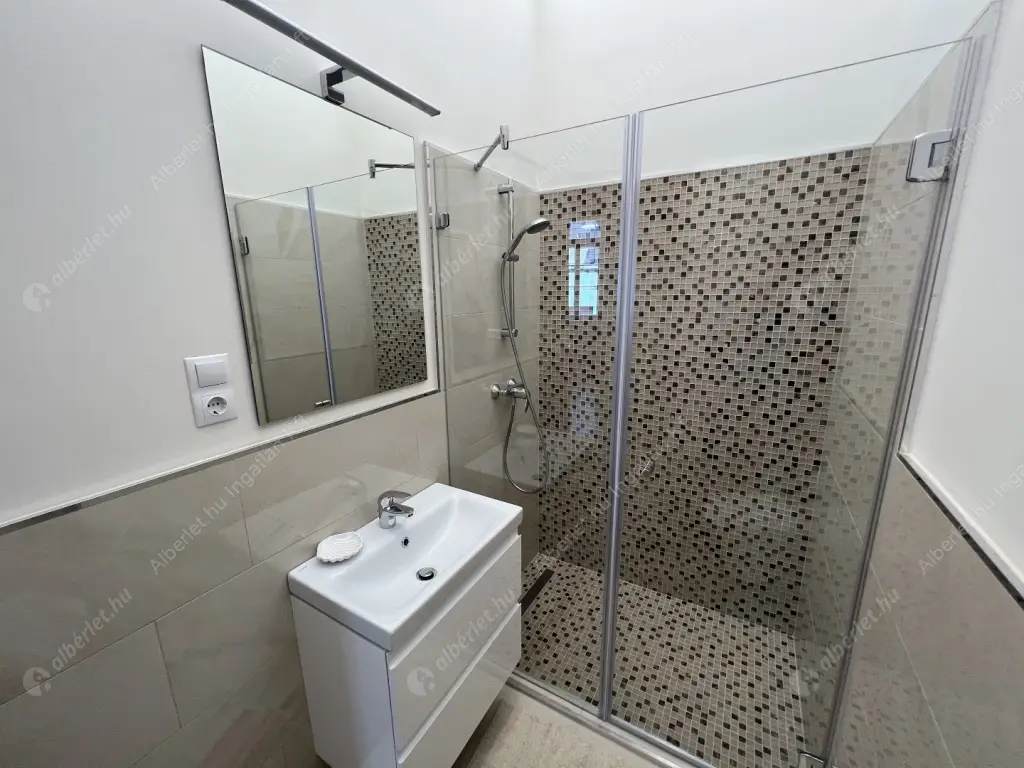 Kiadó albérlet 1146000 Ft/hó áron: Budapest, V. kerület  Veres Pálné utca. Mérete: 125 nm, 3 szobás | Alberlet.hu - 6519133