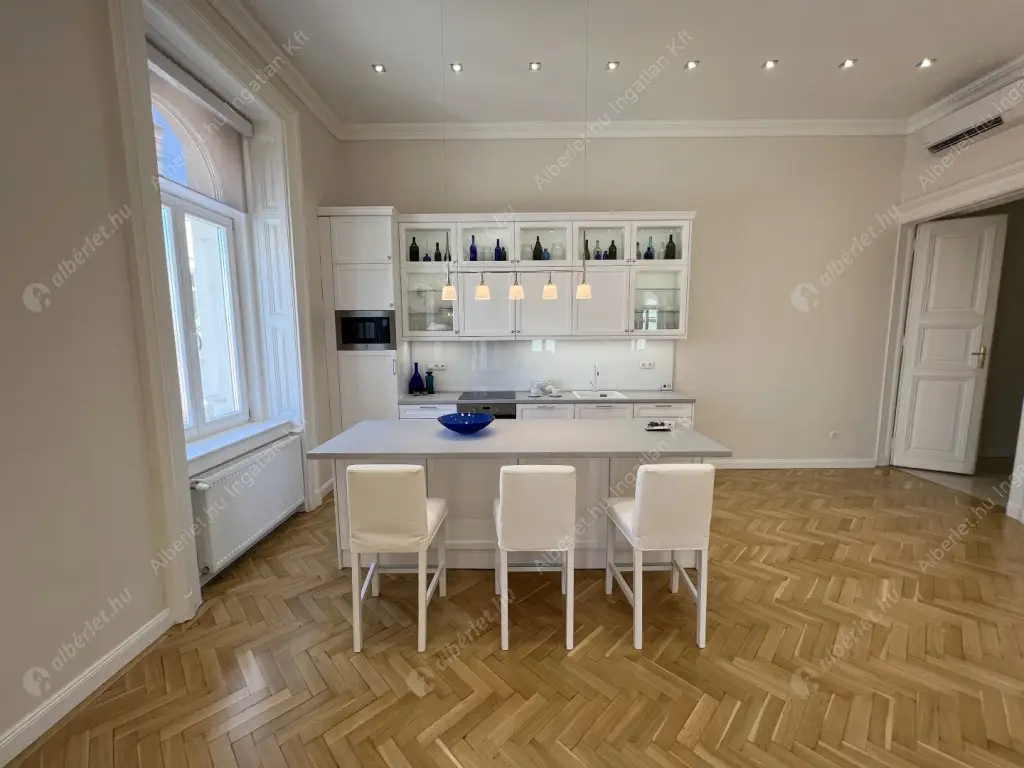 Kiadó albérlet 1146000 Ft/hó áron: Budapest, V. kerület  Veres Pálné utca. Mérete: 125 nm, 3 szobás | Alberlet.hu - 6519137