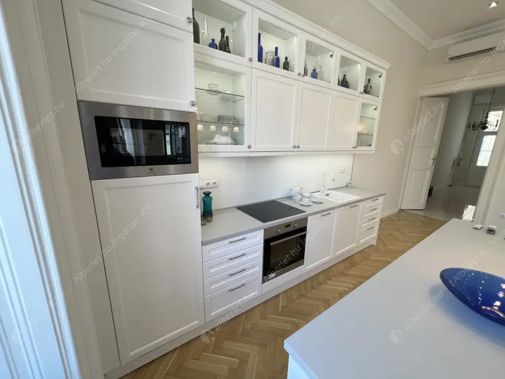 Kiadó albérlet 1146000 Ft/hó áron: Budapest, V. kerület  Veres Pálné utca. Mérete: 125 nm, 3 szobás | Alberlet.hu - 6519143