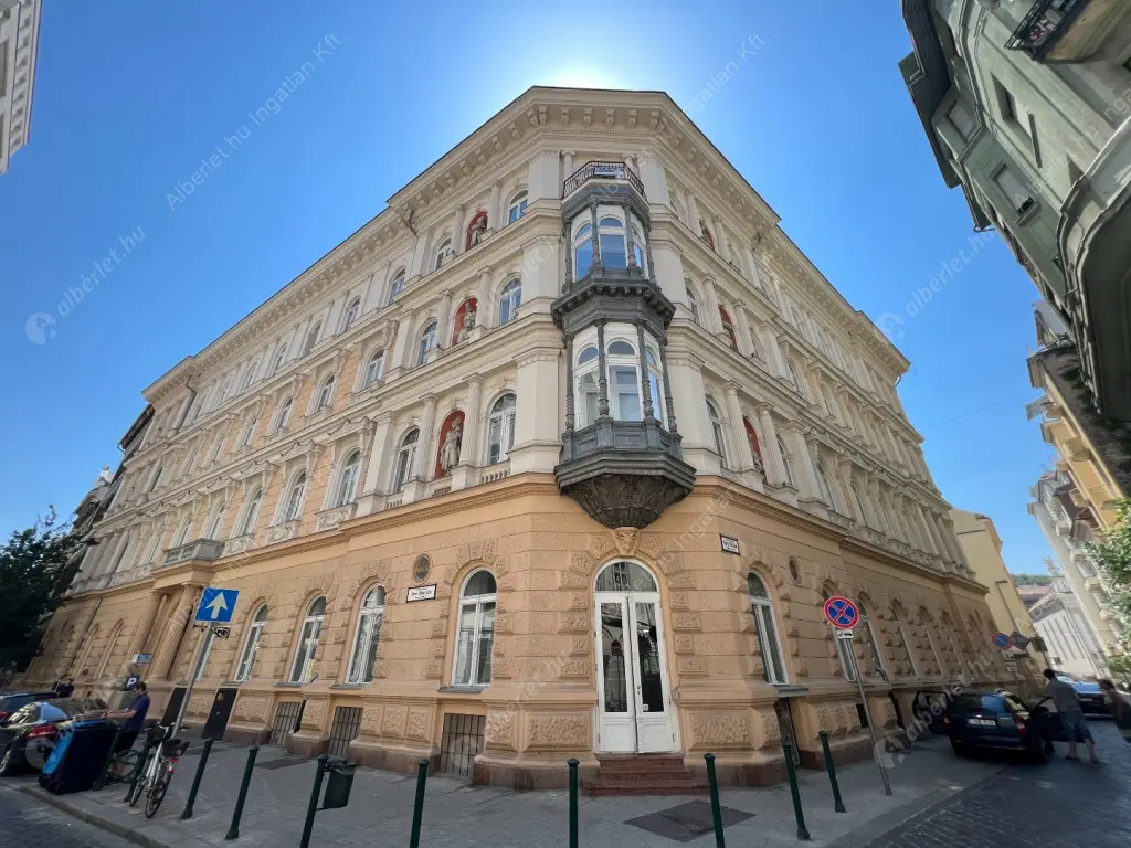 Kiadó albérlet 1146000 Ft/hó áron: Budapest, V. kerület  Veres Pálné utca. Mérete: 125 nm, 3 szobás | Alberlet.hu - 6519147