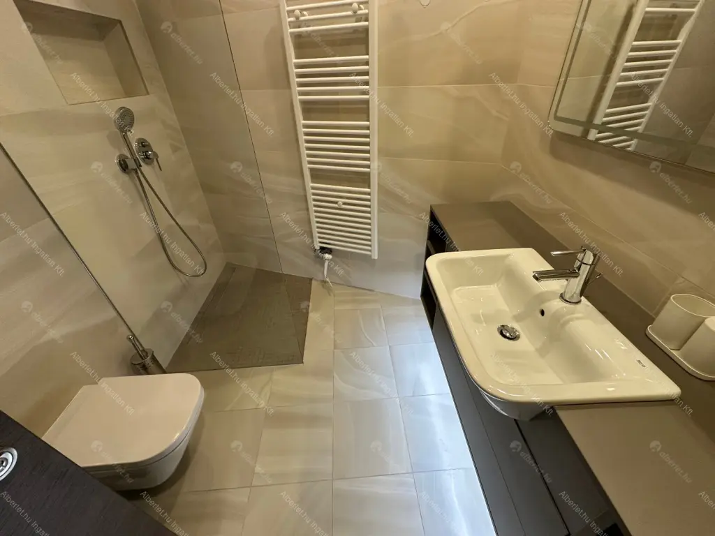 Kiadó albérlet 798000 Ft/hó áron: Budapest, V. kerület  Veres Pálné utca. Mérete: 141 nm, 4 szobás | Alberlet.hu - 6682716