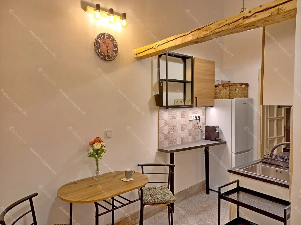 Kiadó albérlet 215000 Ft/hó áron: Budapest, V. kerület  Veres Pálné utca. Mérete: 31 nm, 1 szobás | Alberlet.hu - 6642985