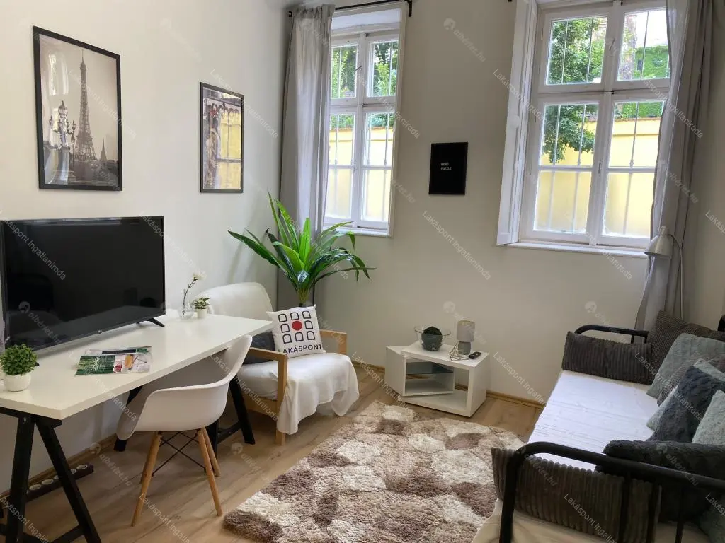 Kiadó albérlet 220000 Ft/hó áron: Budapest, V. kerület  Veres Pálné utca. Mérete: 35 nm, 1 szobás | Alberlet.hu - 6697301