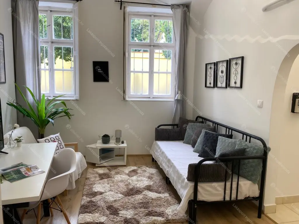 Kiadó albérlet 220000 Ft/hó áron: Budapest, V. kerület  Veres Pálné utca. Mérete: 35 nm, 1 szobás | Alberlet.hu - 6697303