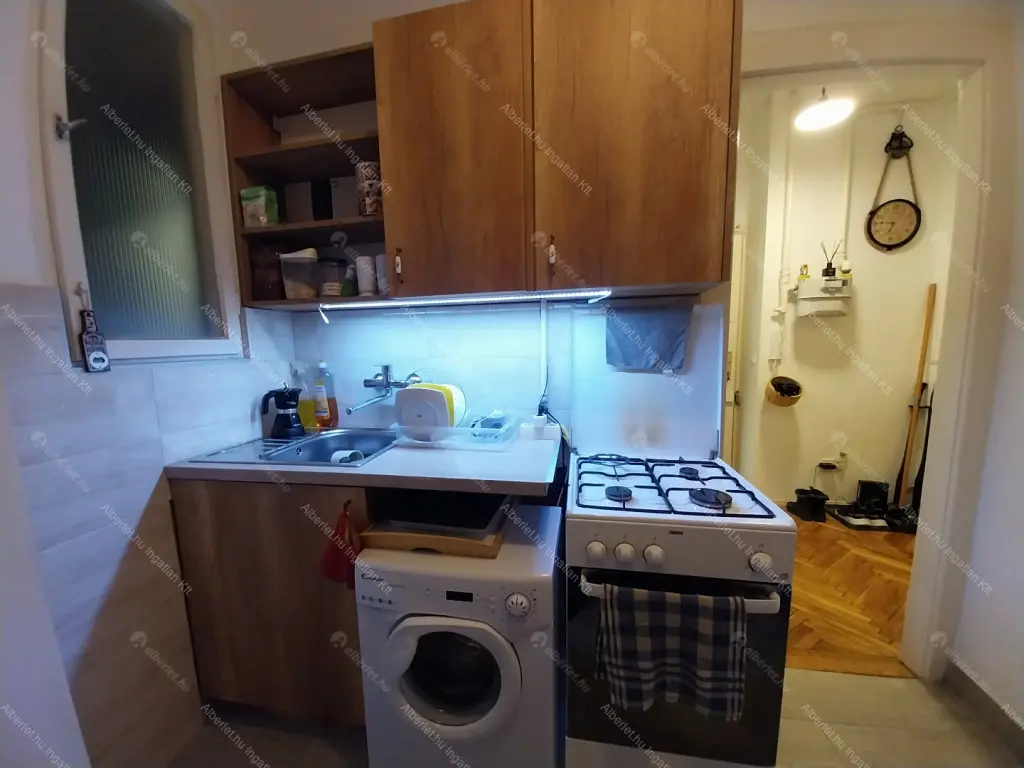 Kiadó albérlet 230000 Ft/hó áron: Budapest, V. kerület  Veres Pálné utca. Mérete: 50 nm, 2 szobás | Alberlet.hu - 6669947