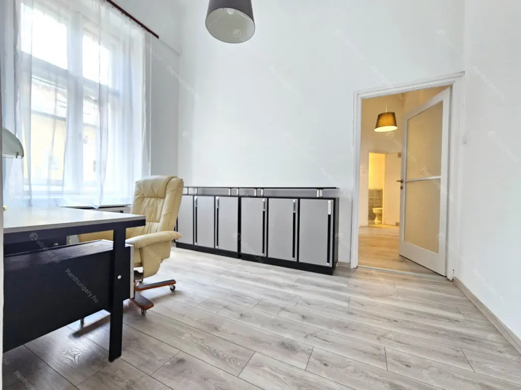 Kiadó albérlet 499000 Ft/hó áron: Budapest, V. kerület  Veres Pálné utca. Mérete: 97 nm, 4 szobás | Alberlet.hu - 6687837