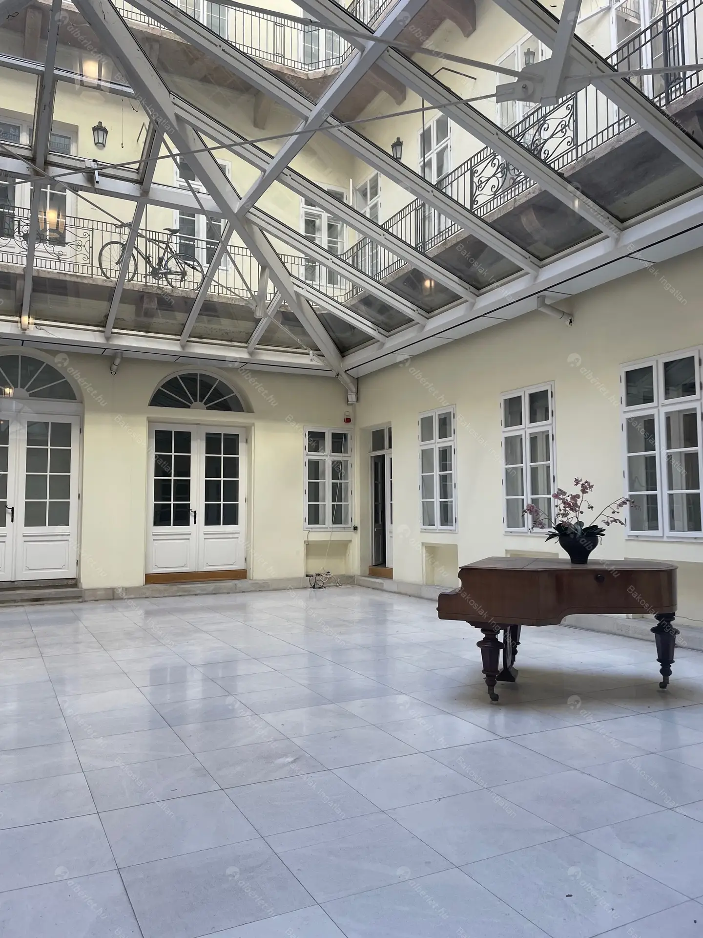 Kiadó albérlet 799000 Ft/hó áron: Budapest, V. kerület  Vigyázó Ferenc utca. Mérete: 75 nm, 2 szobás | Alberlet.hu - 6397359