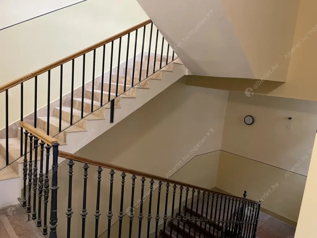 Kiadó albérlet 800000 Ft/hó áron: Budapest, V. kerület  Vörösmarty tér. Mérete: 69 nm, 2 szobás | Alberlet.hu - 6573603