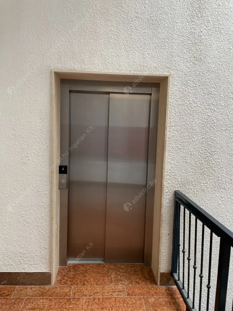 Kiadó albérlet 648000 Ft/hó áron: Budapest, V. kerület  Vörösmarty tér. Mérete: 69 nm, 2 szobás | Alberlet.hu - 6594070