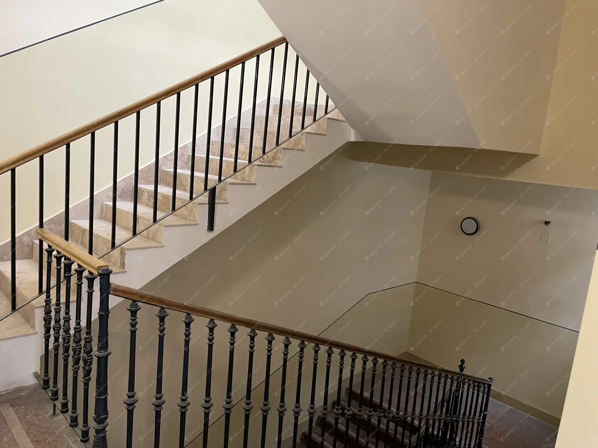 Kiadó albérlet 800000 Ft/hó áron: Budapest, V. kerület  Vörösmarty tér. Mérete: 69 nm, 2 szobás | Alberlet.hu - 6582188