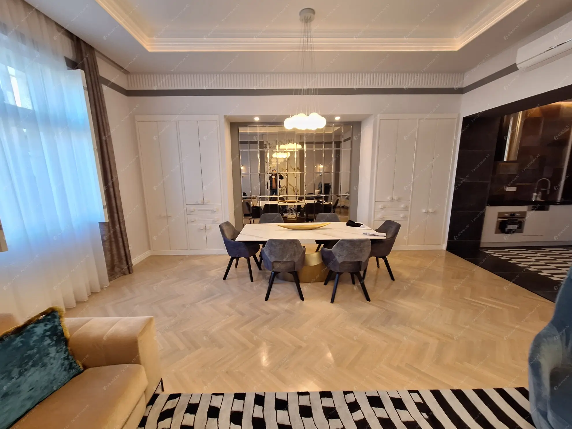 Kiadó albérlet 646000 Ft/hó áron: Budapest, V. kerület  Vörösmarty tér. Mérete: 70 nm, 2 szobás | Alberlet.hu - 6618216