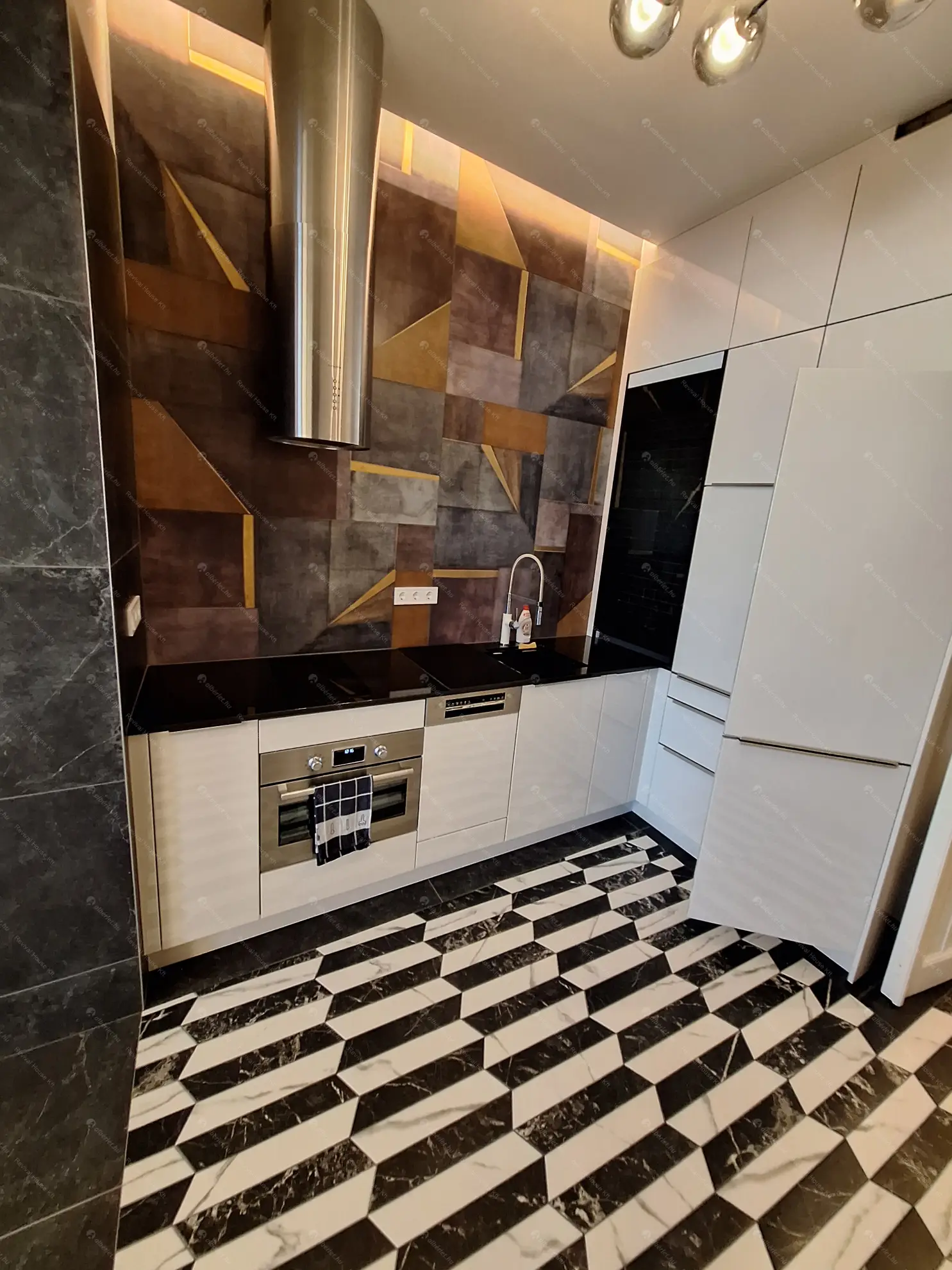 Kiadó albérlet 646000 Ft/hó áron: Budapest, V. kerület  Vörösmarty tér. Mérete: 70 nm, 2 szobás | Alberlet.hu - 6618218