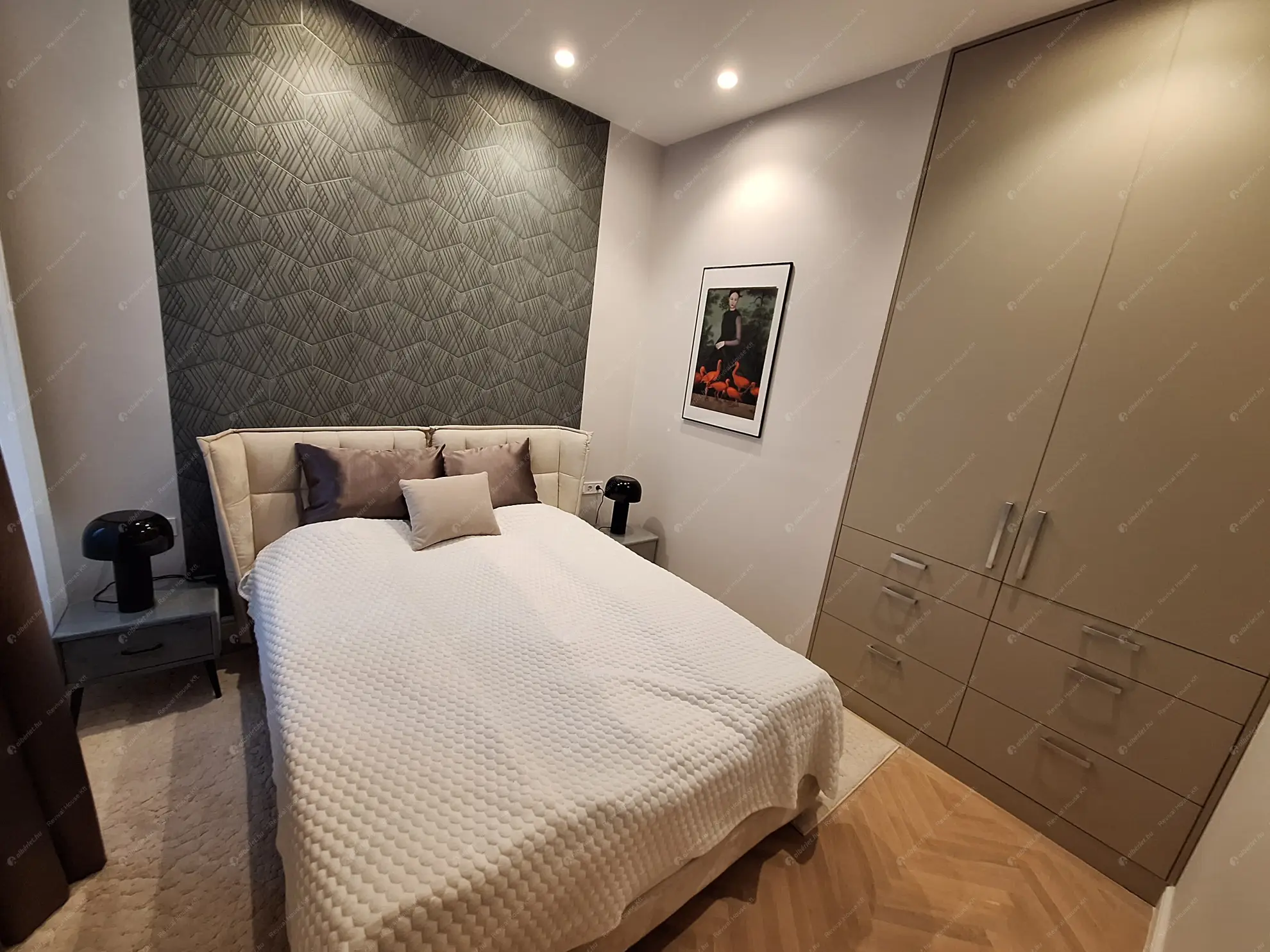 Kiadó albérlet 646000 Ft/hó áron: Budapest, V. kerület  Vörösmarty tér. Mérete: 70 nm, 2 szobás | Alberlet.hu - 6618219