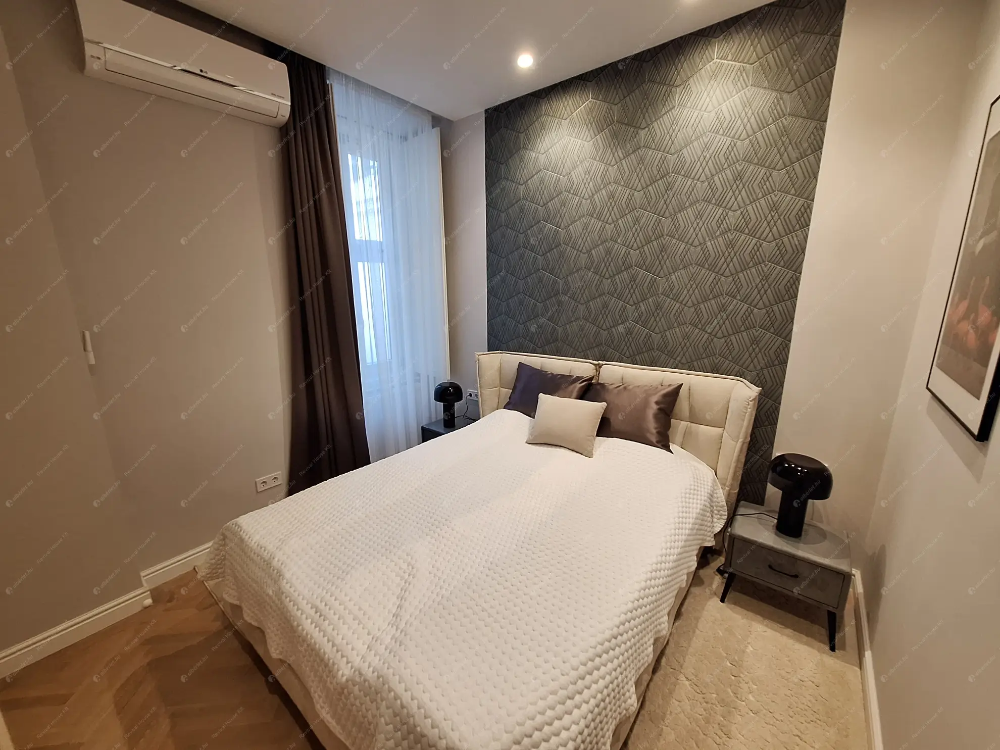 Kiadó albérlet 646000 Ft/hó áron: Budapest, V. kerület  Vörösmarty tér. Mérete: 70 nm, 2 szobás | Alberlet.hu - 6618220