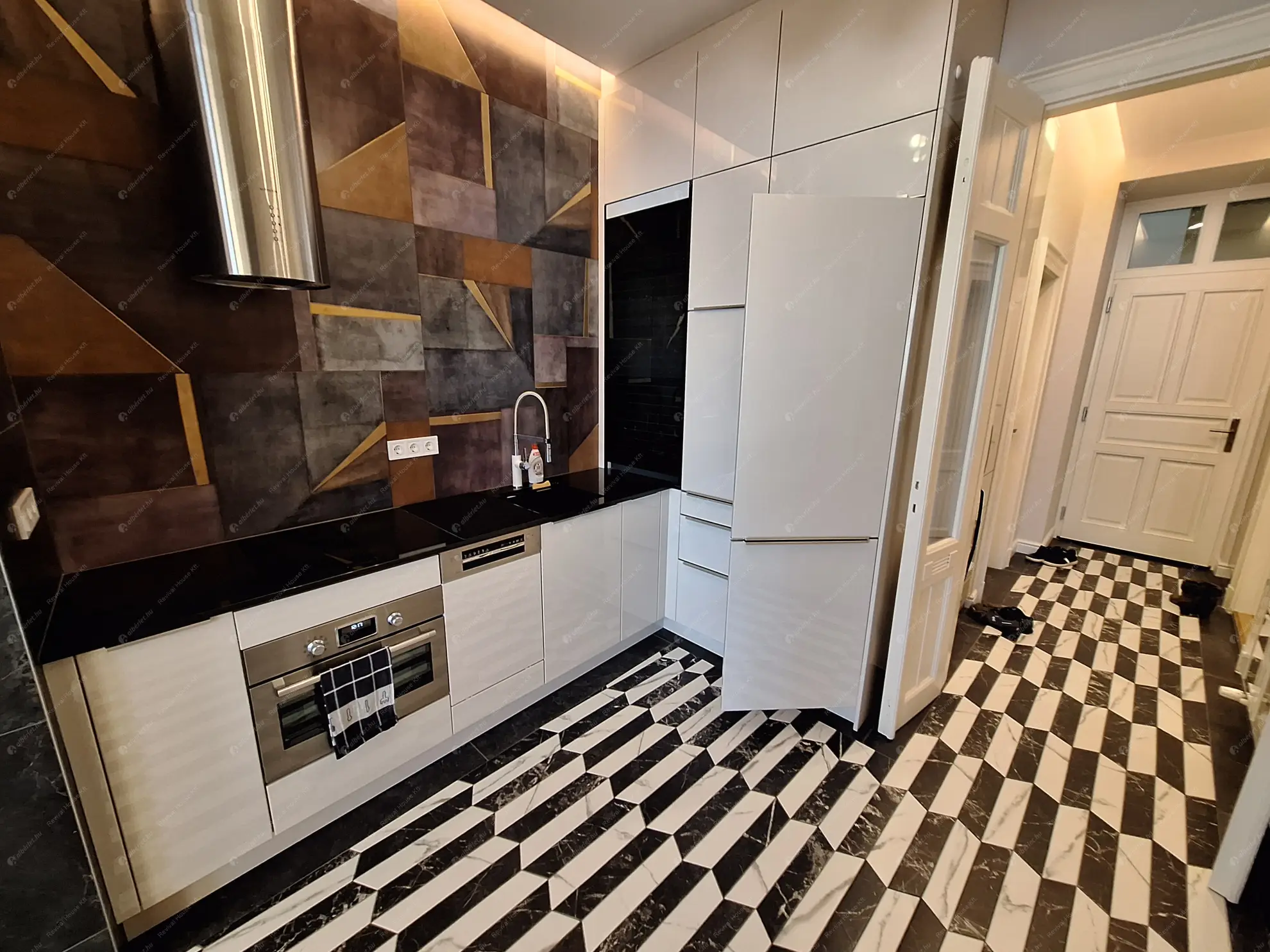 Kiadó albérlet 646000 Ft/hó áron: Budapest, V. kerület  Vörösmarty tér. Mérete: 70 nm, 2 szobás | Alberlet.hu - 6618223