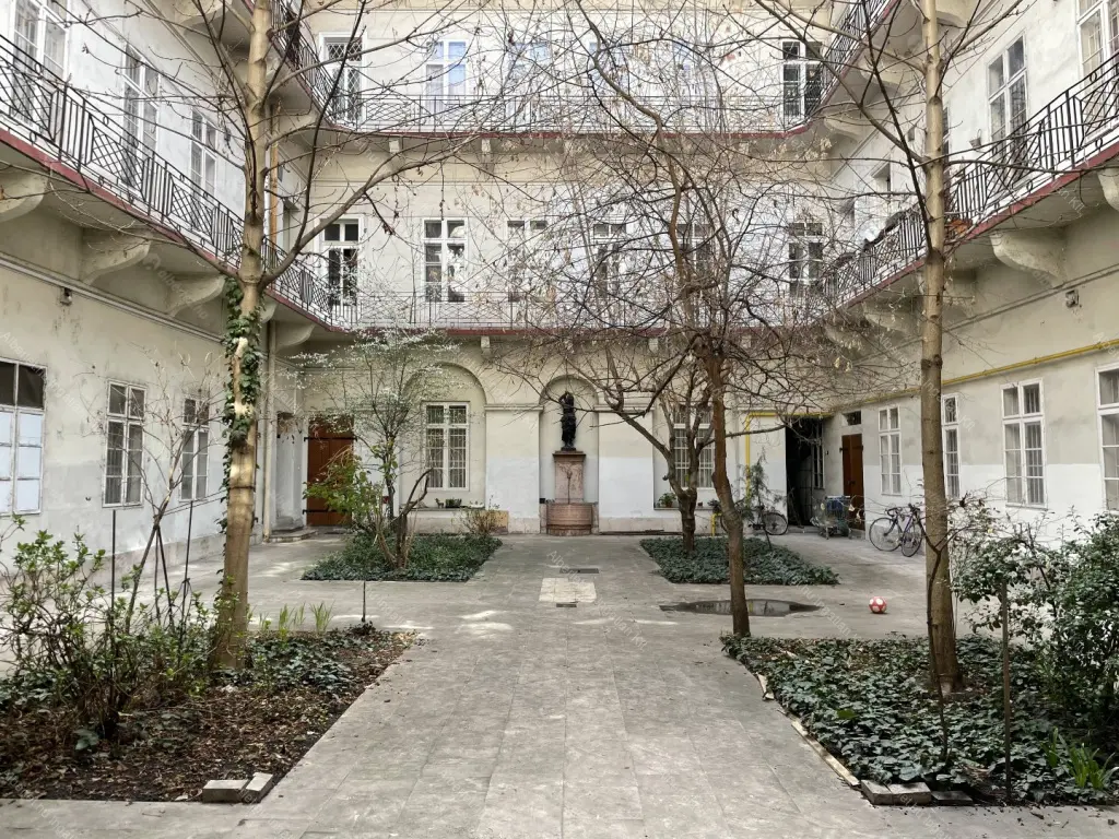 Kiadó albérlet 300000 Ft/hó áron: Budapest, V. kerület  Zrínyi utca. Mérete: 50 nm, 1 szobás | Alberlet.hu - 6643613