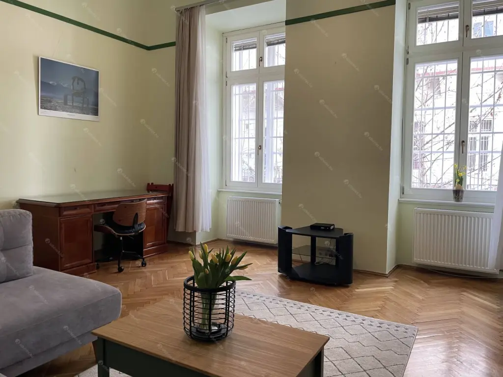 Kiadó albérlet 300000 Ft/hó áron: Budapest, V. kerület  Zrínyi utca. Mérete: 68 nm, 1 szobás | Alberlet.hu - 6639817