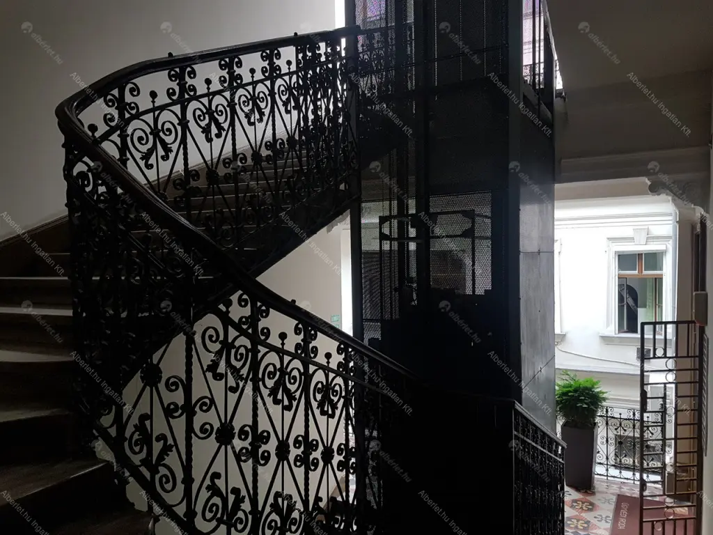 Kiadó albérlet 1047000 Ft/hó áron: Budapest, VI. kerület  Andrássy út. Mérete: 100 nm, 3 szobás | Alberlet.hu - 6687394