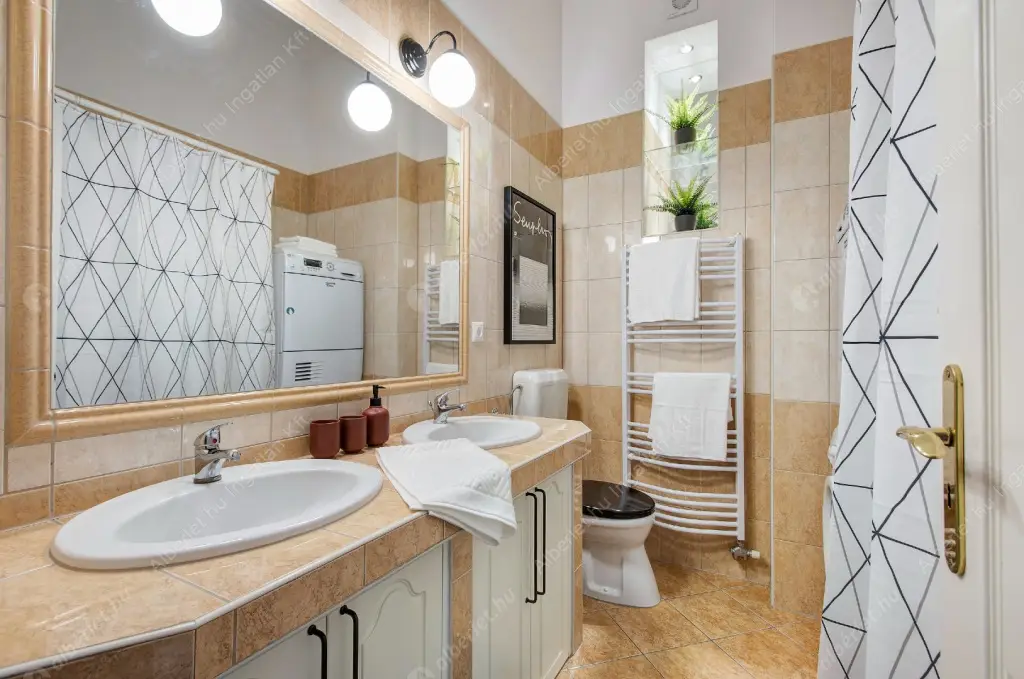 Kiadó albérlet 480000 Ft/hó áron: Budapest, VI. kerület  Andrássy út. Mérete: 108 nm, 3 szobás | Alberlet.hu - 6631069