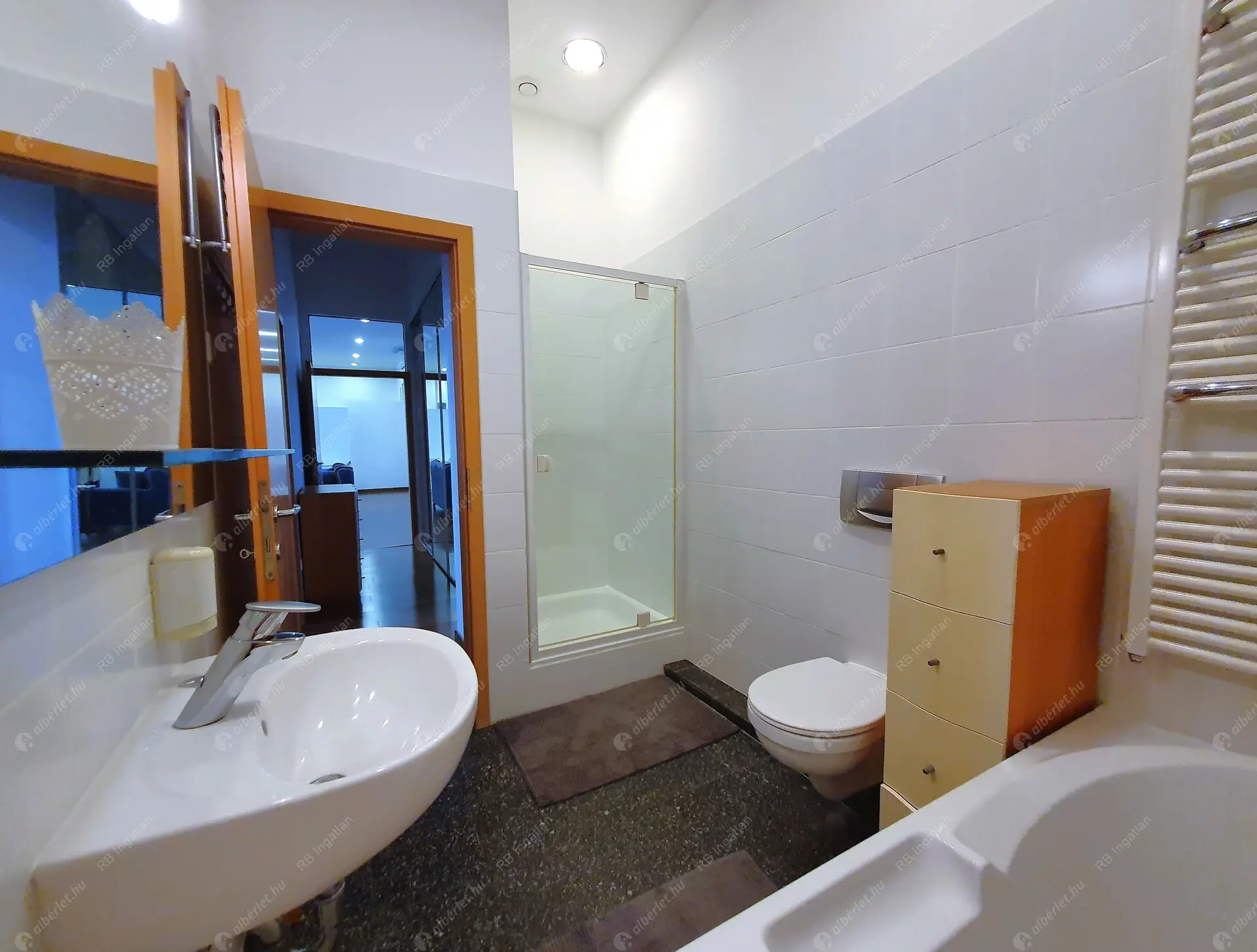 Kiadó albérlet 550000 Ft/hó áron: Budapest, VI. kerület  Andrássy út. Mérete: 120 nm, 3 szobás | Alberlet.hu - 6126141