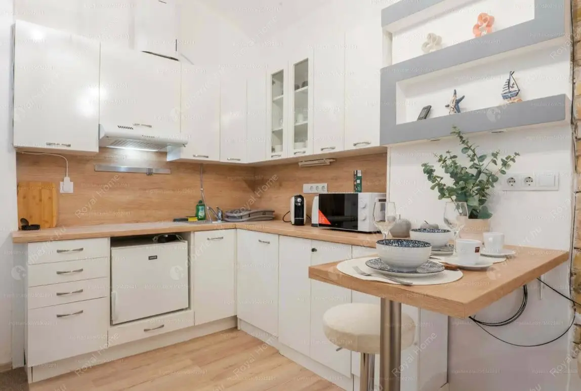 Kiadó albérlet 238000 Ft/hó áron: Budapest, VI. kerület  Andrássy út. Mérete: 20 nm, 1 szobás | Alberlet.hu - 6583102