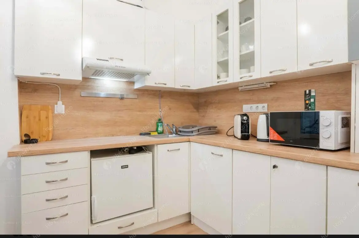 Kiadó albérlet 238000 Ft/hó áron: Budapest, VI. kerület  Andrássy út. Mérete: 20 nm, 1 szobás | Alberlet.hu - 6583105