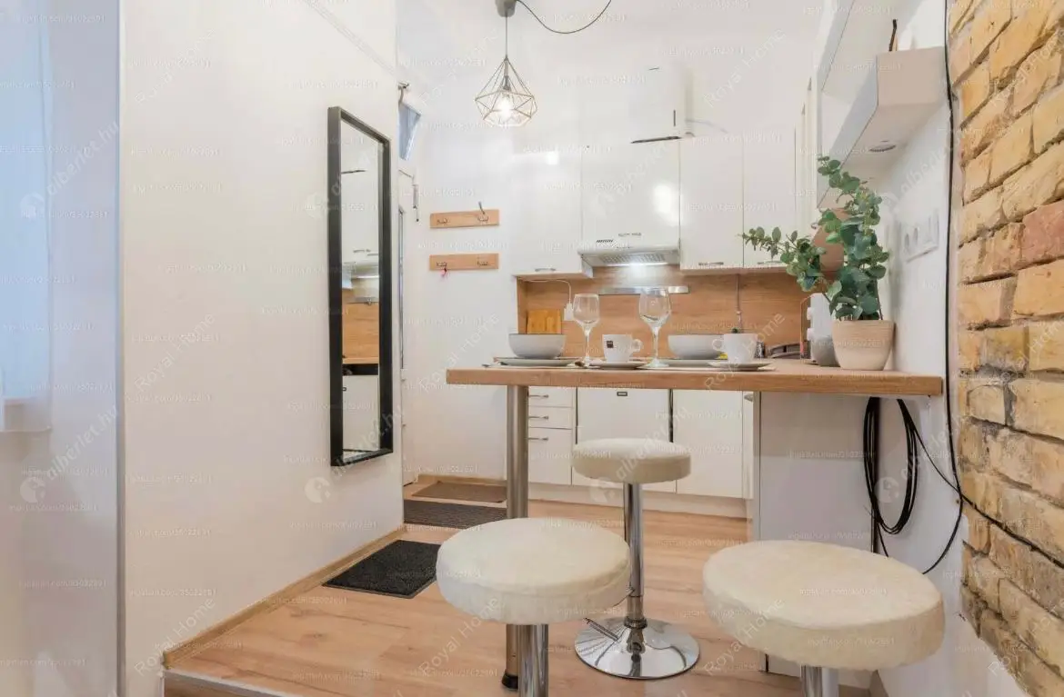 Kiadó albérlet 238000 Ft/hó áron: Budapest, VI. kerület  Andrássy út. Mérete: 20 nm, 1 szobás | Alberlet.hu - 6583111