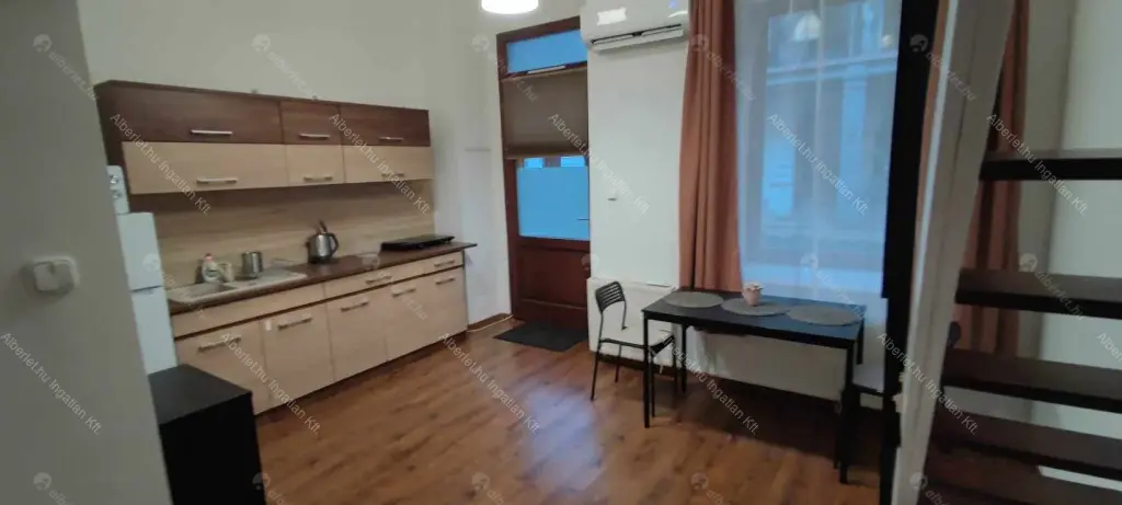 Kiadó albérlet 220000 Ft/hó áron: Budapest, VI. kerület  Andrássy út. Mérete: 26 nm, 1 szobás | Alberlet.hu - 6699845