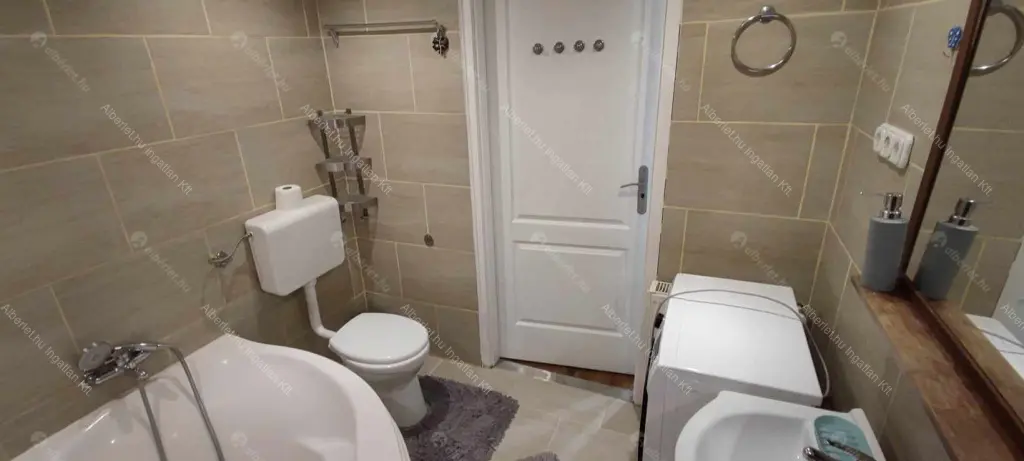 Kiadó albérlet 220000 Ft/hó áron: Budapest, VI. kerület  Andrássy út. Mérete: 26 nm, 1 szobás | Alberlet.hu - 6699851