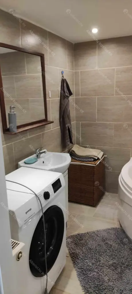 Kiadó albérlet 220000 Ft/hó áron: Budapest, VI. kerület  Andrássy út. Mérete: 26 nm, 1 szobás | Alberlet.hu - 6699853