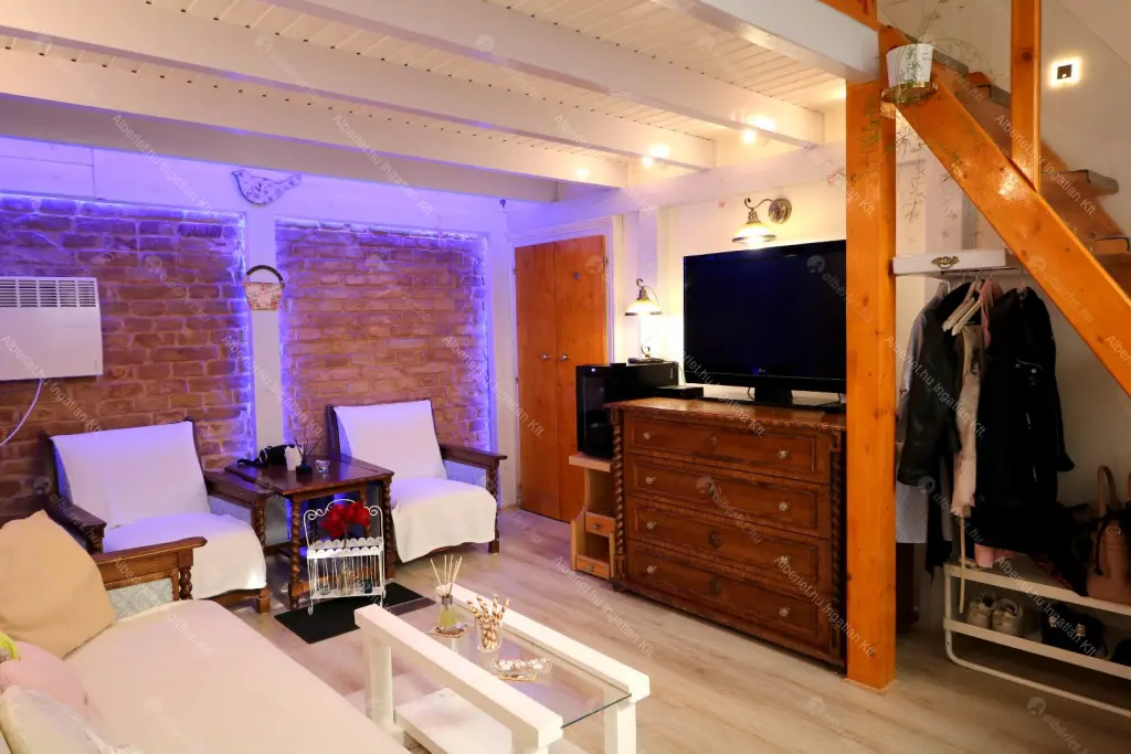 Kiadó albérlet 210000 Ft/hó áron: Budapest, VI. kerület  Andrássy út. Mérete: 35 nm, 1 szobás | Alberlet.hu - 6668511