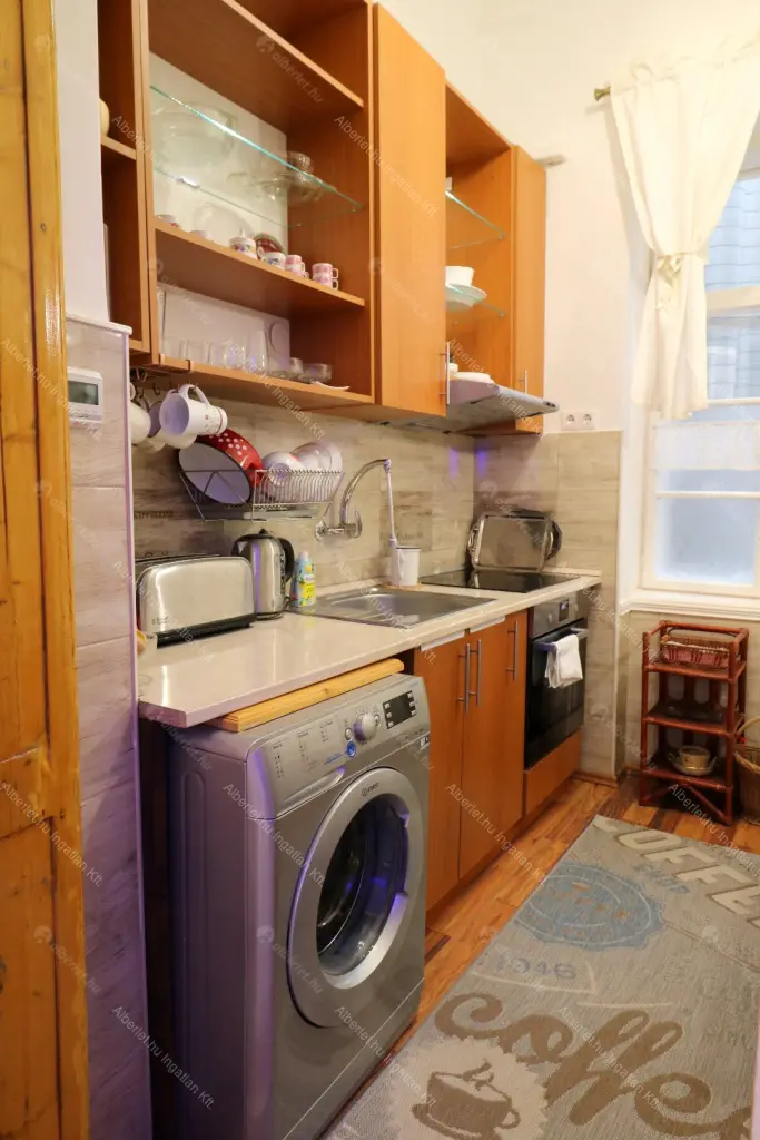 Kiadó albérlet 210000 Ft/hó áron: Budapest, VI. kerület  Andrássy út. Mérete: 35 nm, 1 szobás | Alberlet.hu - 6668523