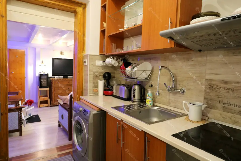 Kiadó albérlet 210000 Ft/hó áron: Budapest, VI. kerület  Andrássy út. Mérete: 35 nm, 1 szobás | Alberlet.hu - 6668524