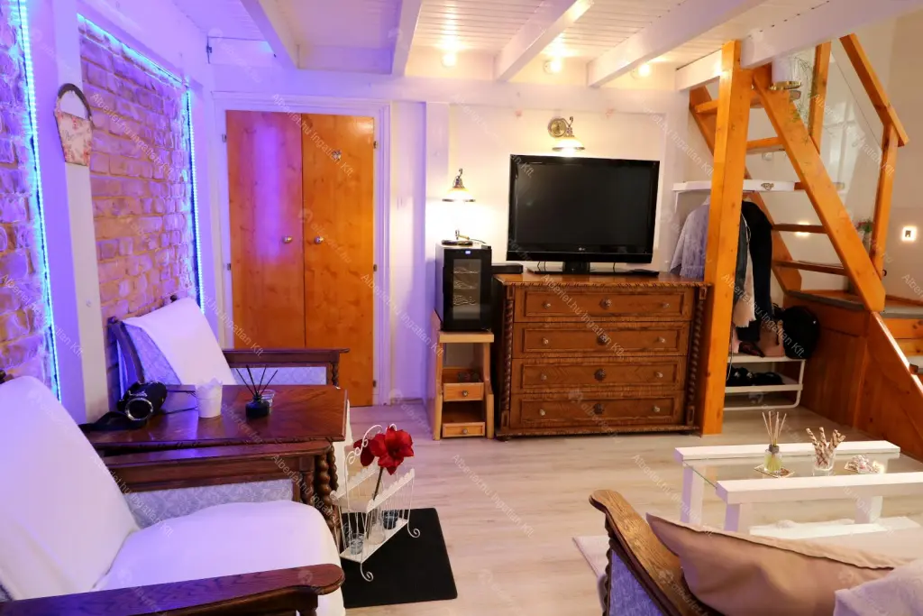 Kiadó albérlet 210000 Ft/hó áron: Budapest, VI. kerület  Andrássy út. Mérete: 35 nm, 1 szobás | Alberlet.hu - 6668527