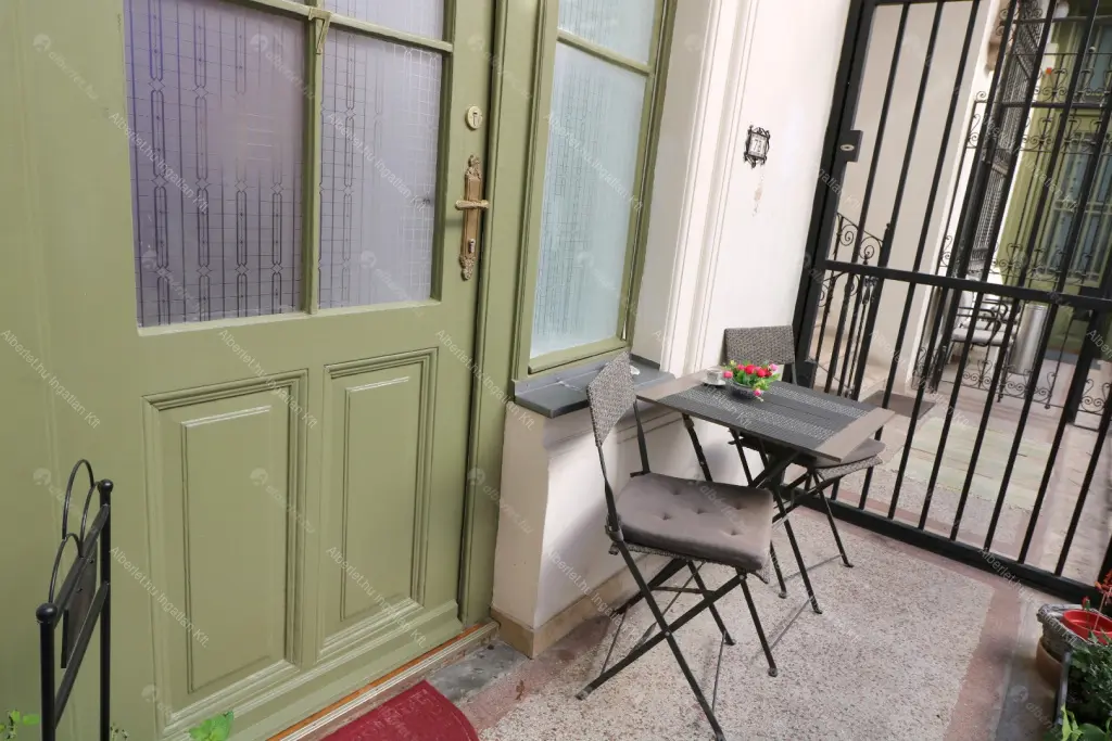 Kiadó albérlet 210000 Ft/hó áron: Budapest, VI. kerület  Andrássy út. Mérete: 35 nm, 1 szobás | Alberlet.hu - 6668531