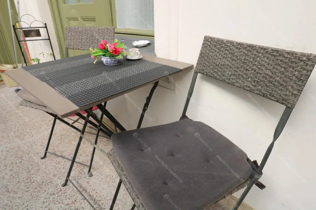 Kiadó albérlet 210000 Ft/hó áron: Budapest, VI. kerület  Andrássy út. Mérete: 35 nm, 1 szobás | Alberlet.hu - 6668532