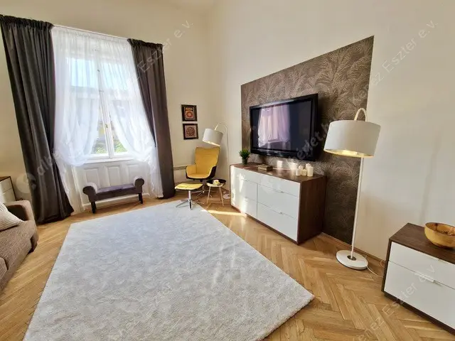 Kiadó albérlet 279000 Ft/hó áron: Budapest, VI. kerület  Andrássy út. Mérete: 40 nm, 1 szobás | Alberlet.hu - 6261341