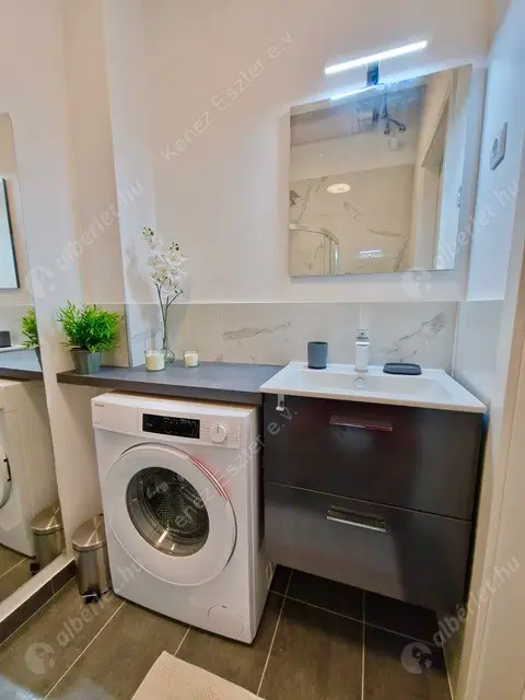 Kiadó albérlet 279000 Ft/hó áron: Budapest, VI. kerület  Andrássy út. Mérete: 40 nm, 1 szobás | Alberlet.hu - 6261347