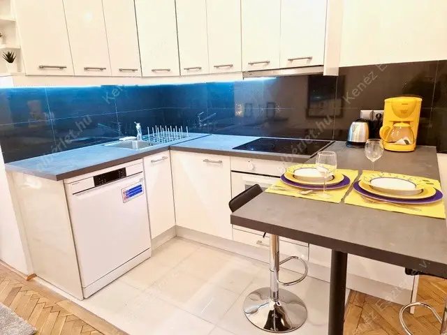 Kiadó albérlet 279000 Ft/hó áron: Budapest, VI. kerület  Andrássy út. Mérete: 40 nm, 1 szobás | Alberlet.hu - 6261351