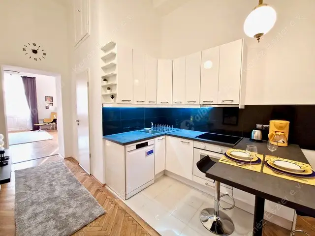 Kiadó albérlet 279000 Ft/hó áron: Budapest, VI. kerület  Andrássy út. Mérete: 40 nm, 1 szobás | Alberlet.hu - 6261353