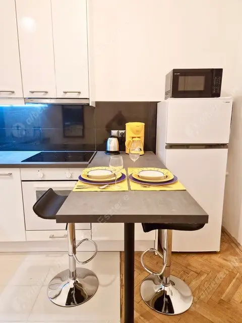 Kiadó albérlet 279000 Ft/hó áron: Budapest, VI. kerület  Andrássy út. Mérete: 40 nm, 1 szobás | Alberlet.hu - 6261355