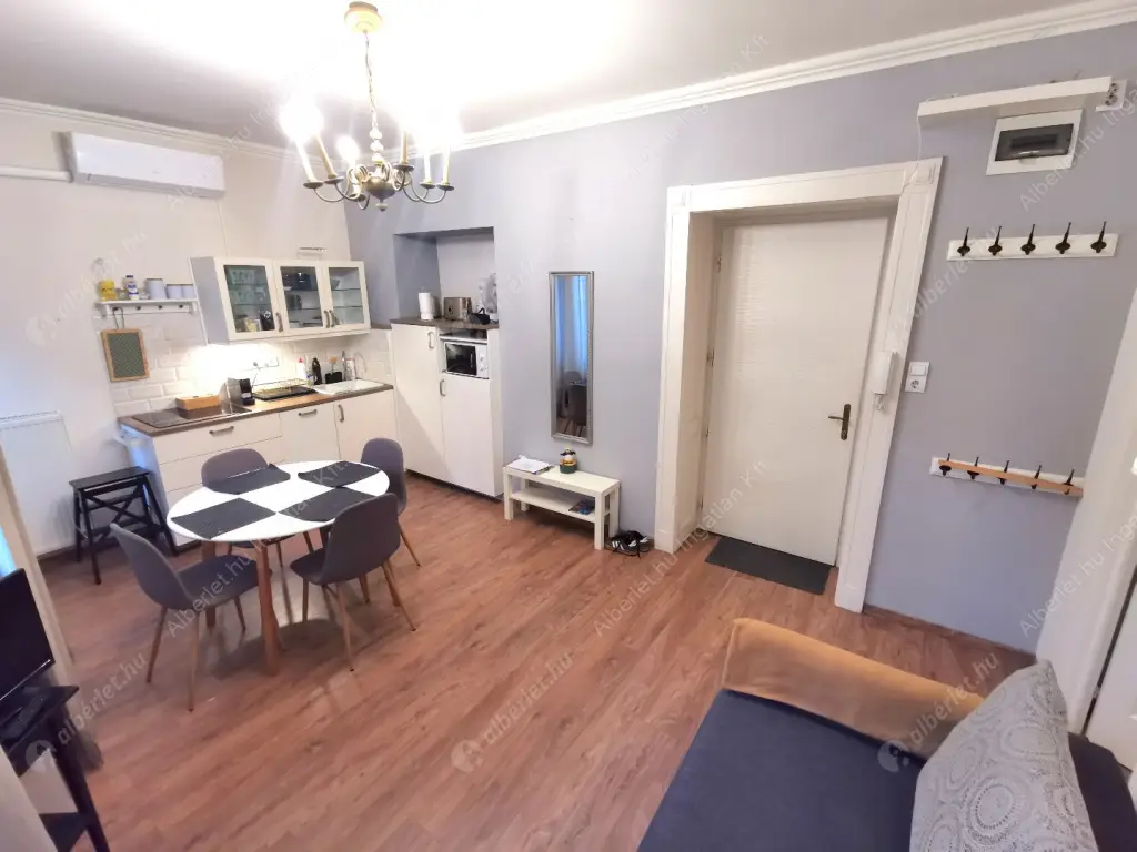 Kiadó albérlet 275000 Ft/hó áron: Budapest, VI. kerület  Andrássy út. Mérete: 40 nm, 1 szobás | Alberlet.hu - 6583007