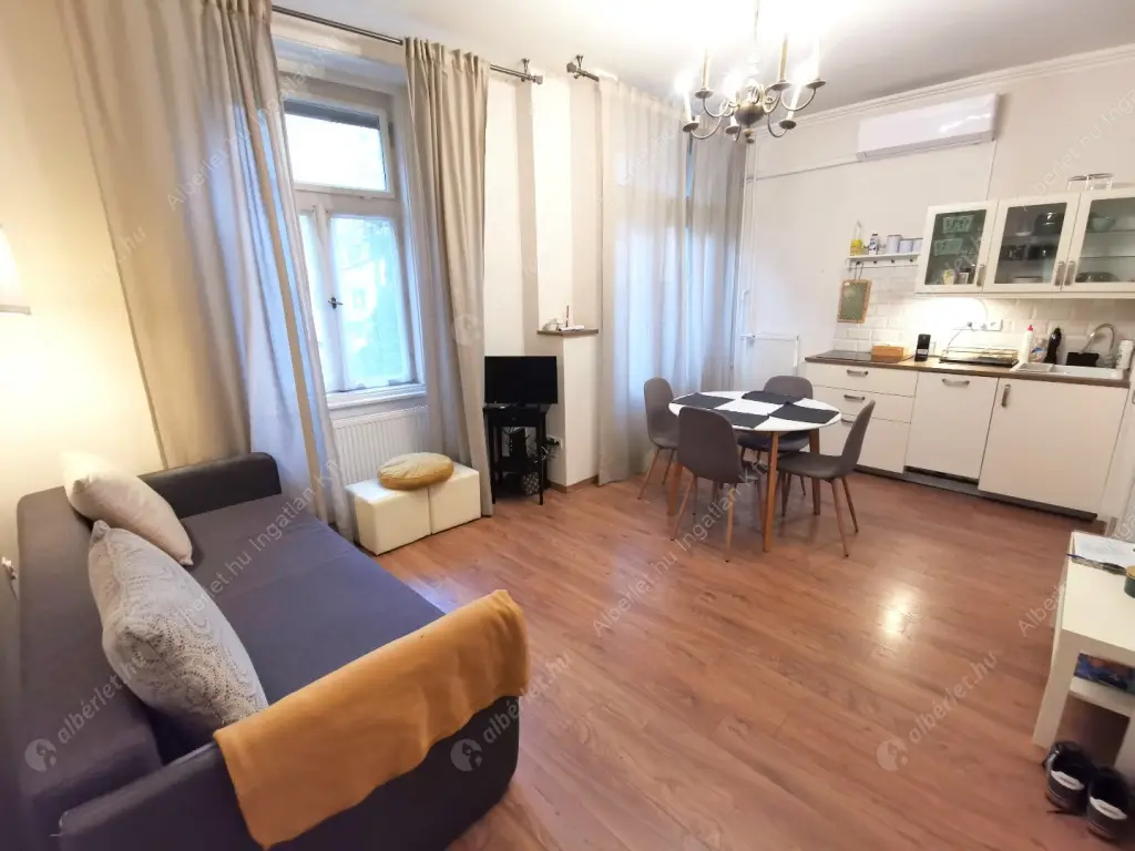 Kiadó albérlet 245000 Ft/hó áron: Budapest, VI. kerület  Andrássy út. Mérete: 40 nm, 1 szobás | Alberlet.hu - 6631802
