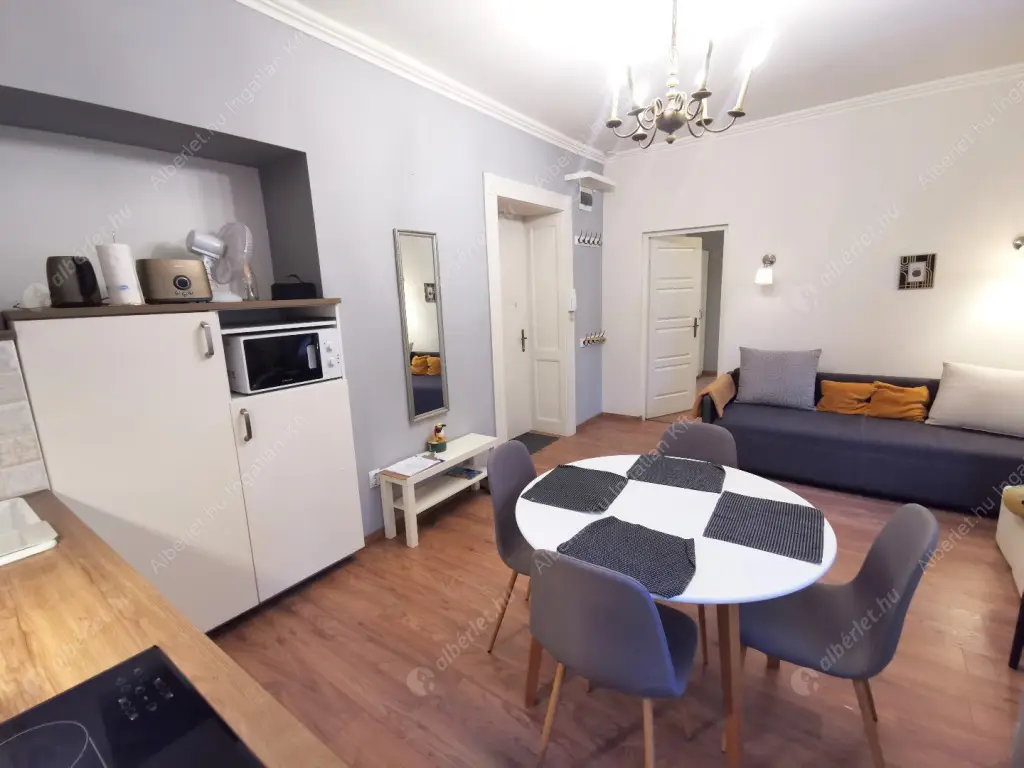 Kiadó albérlet 245000 Ft/hó áron: Budapest, VI. kerület  Andrássy út. Mérete: 40 nm, 1 szobás | Alberlet.hu - 6631808