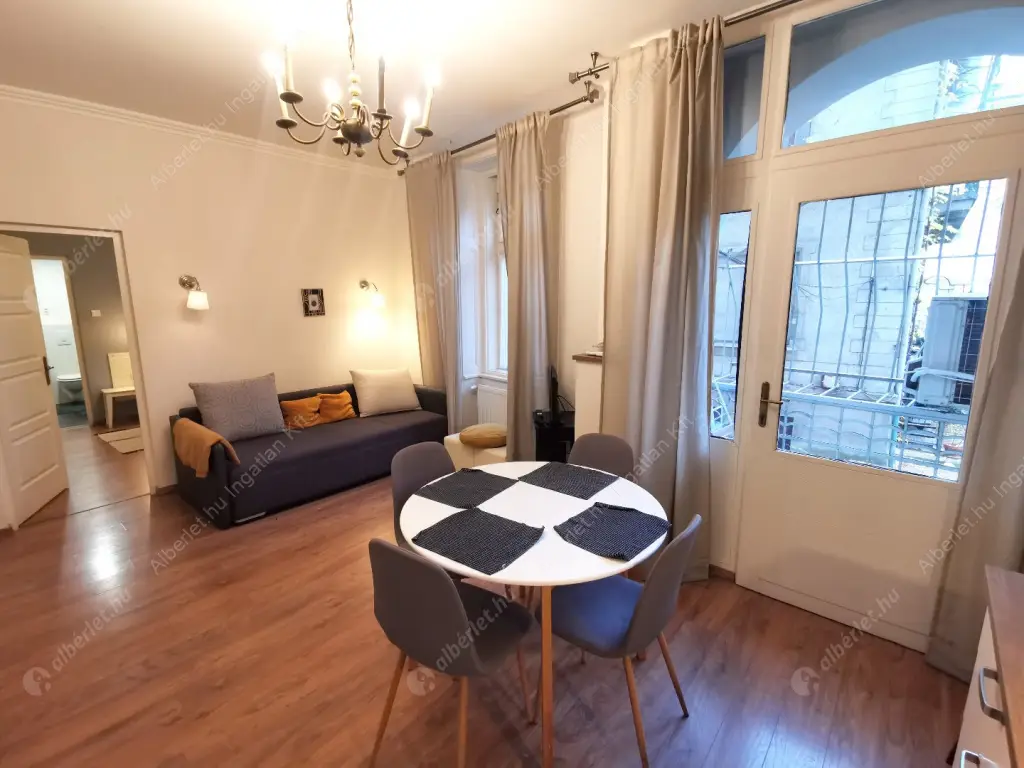 Kiadó albérlet 245000 Ft/hó áron: Budapest, VI. kerület  Andrássy út. Mérete: 40 nm, 1 szobás | Alberlet.hu - 6631810