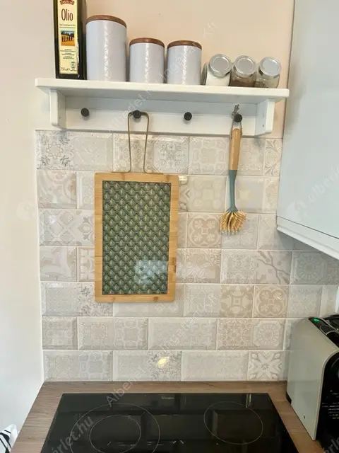 Kiadó albérlet 245000 Ft/hó áron: Budapest, VI. kerület  Andrássy út. Mérete: 40 nm, 1 szobás | Alberlet.hu - 6631819