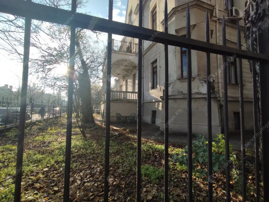 Kiadó albérlet 245000 Ft/hó áron: Budapest, VI. kerület  Andrássy út. Mérete: 40 nm, 1 szobás | Alberlet.hu - 6631824