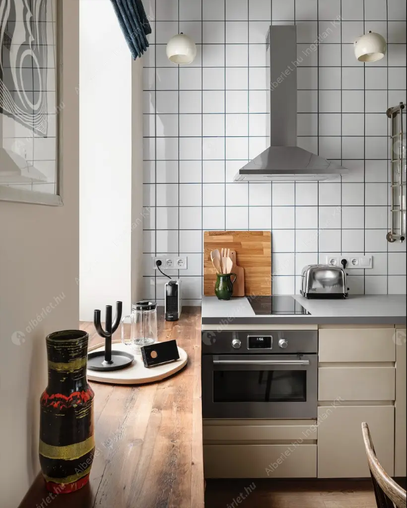 Kiadó albérlet 320000 Ft/hó áron: Budapest, VI. kerület  Andrássy út. Mérete: 41 nm, 1 szobás | Alberlet.hu - 6631100