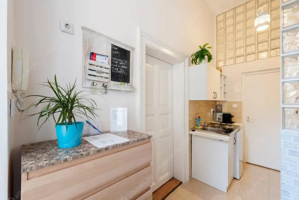 Kiadó albérlet 230000 Ft/hó áron: Budapest, VI. kerület  Andrássy út. Mérete: 42 nm, 1 szobás | Alberlet.hu - 6633174