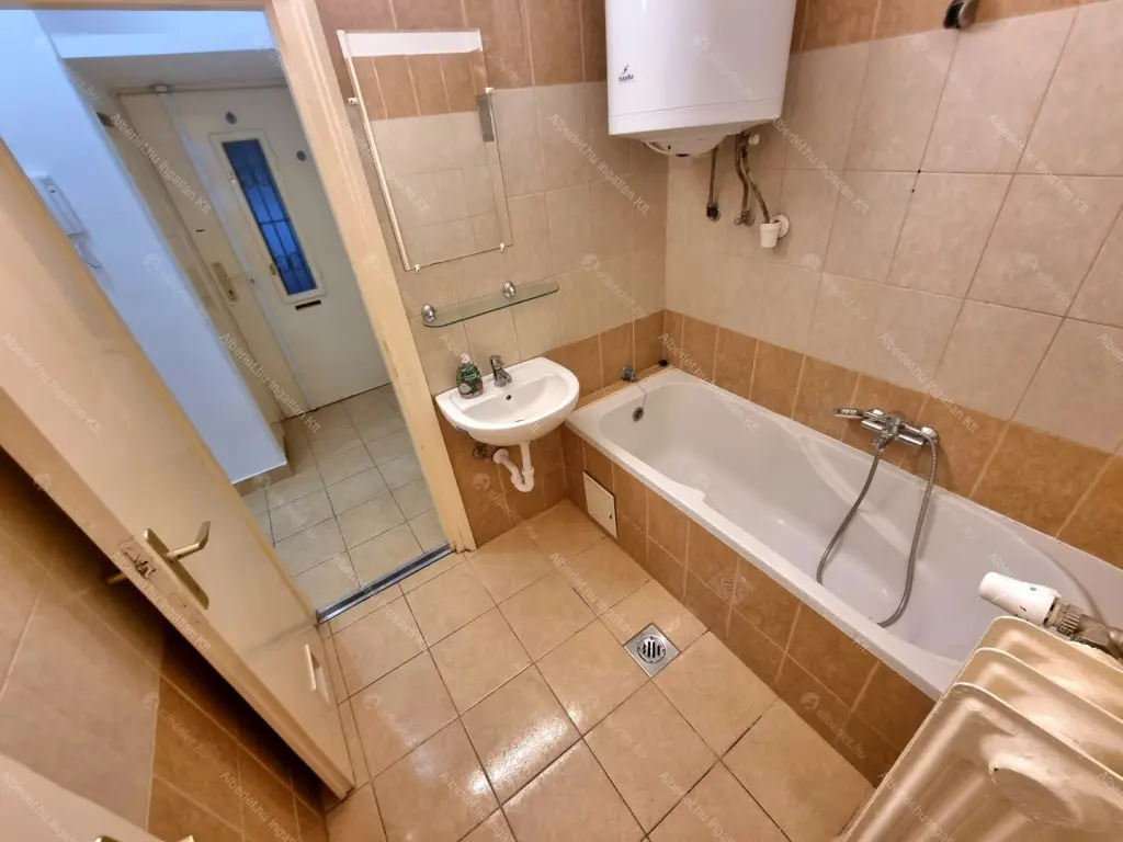 Kiadó albérlet 245000 Ft/hó áron: Budapest, VI. kerület  Andrássy út. Mérete: 45 nm, 2 szobás | Alberlet.hu - 6645332